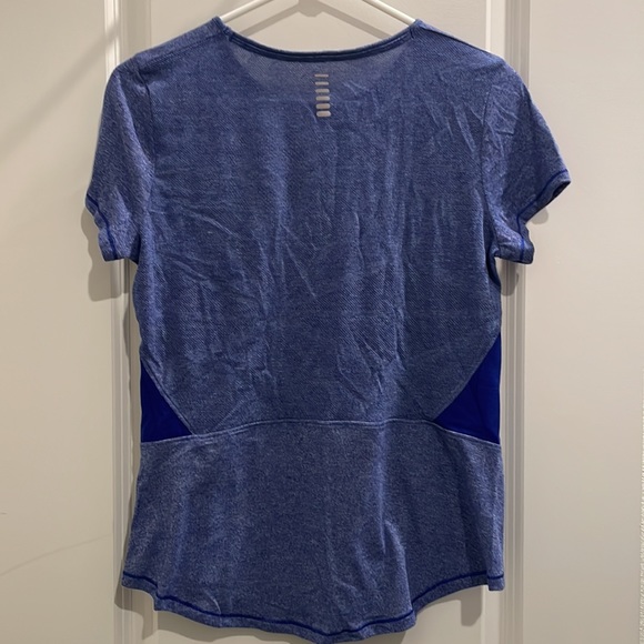 Medium Under Armour EUC UA Run Threadborne top - Picture 2 of 3